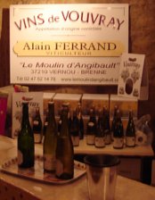  Salon d'�t� des vins de Vouvray mois d'ao�t. Stand appartenant � Monsieur Alain Ferrand viticulteur de vins de Vouvray du domaine du Moulin d'Angibault � Vernou-sur-brenne. 