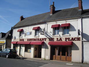 Chez les frres BRANCHU. Bar, Restaurant de la Place. Commune / Village de Paray-Meslay